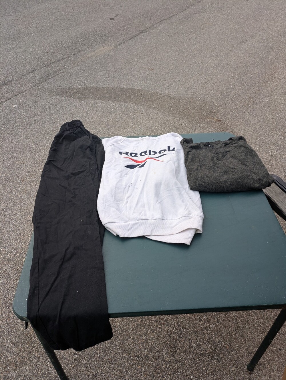 Men's medium lot Reebok sweater